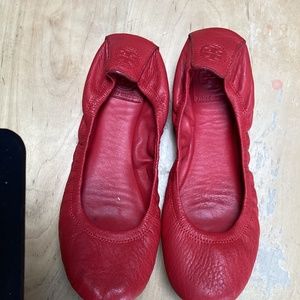 Tory Burch shoe, red color, size 9 ,excellent condition and flat